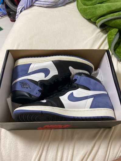 Nike Air Jordan 1 Retro High "Blue Moon"