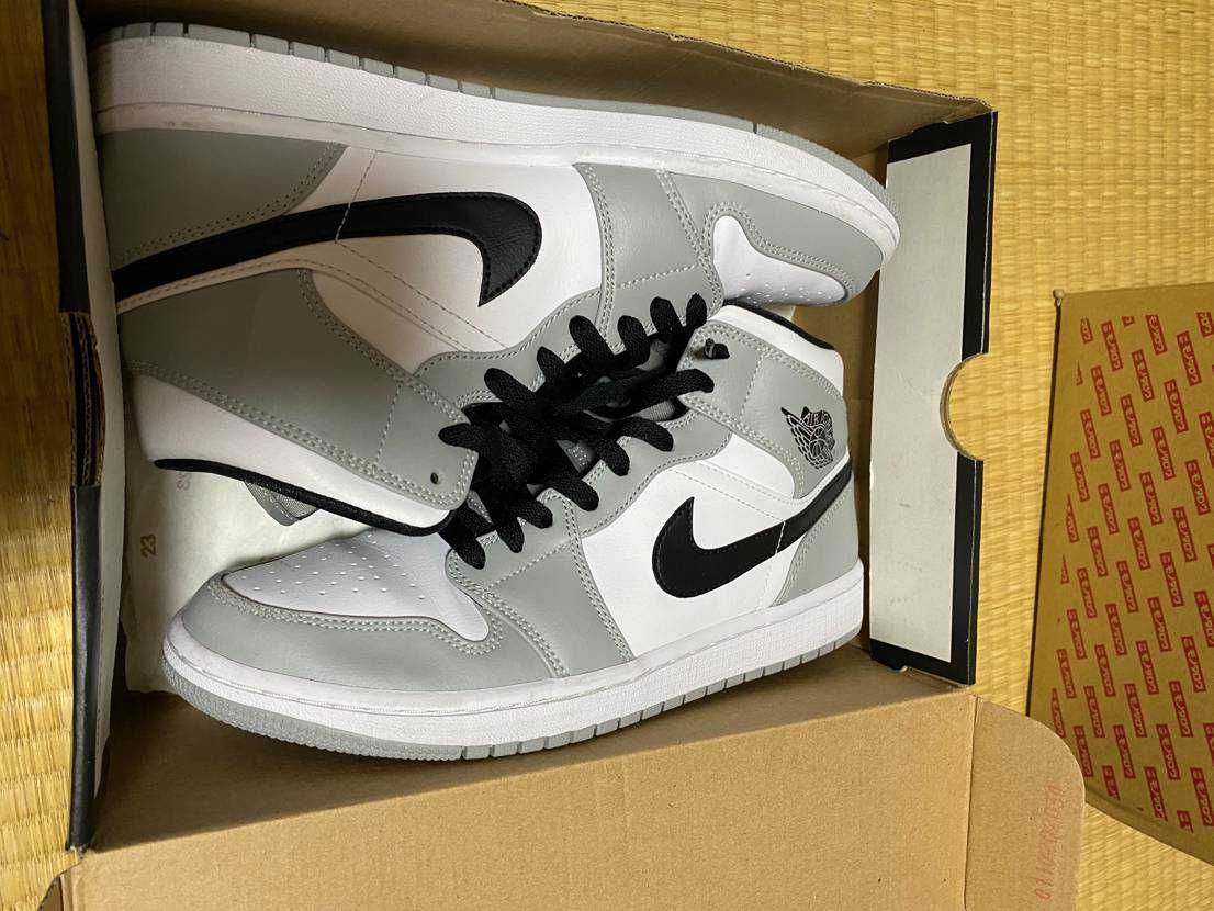 Nike Air Jordan 1 Mid "Light Smoke Grey/White/Black"