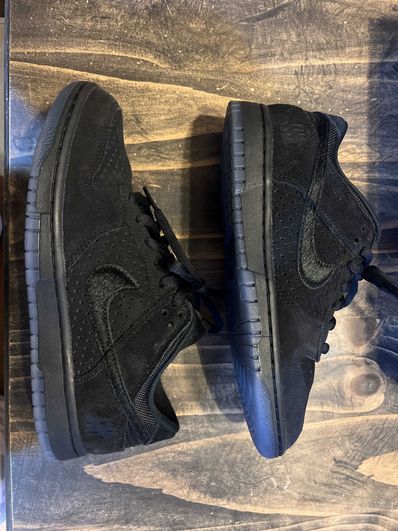 UNDEFEATED × Nike Dunk Low SP "5 ON IT"