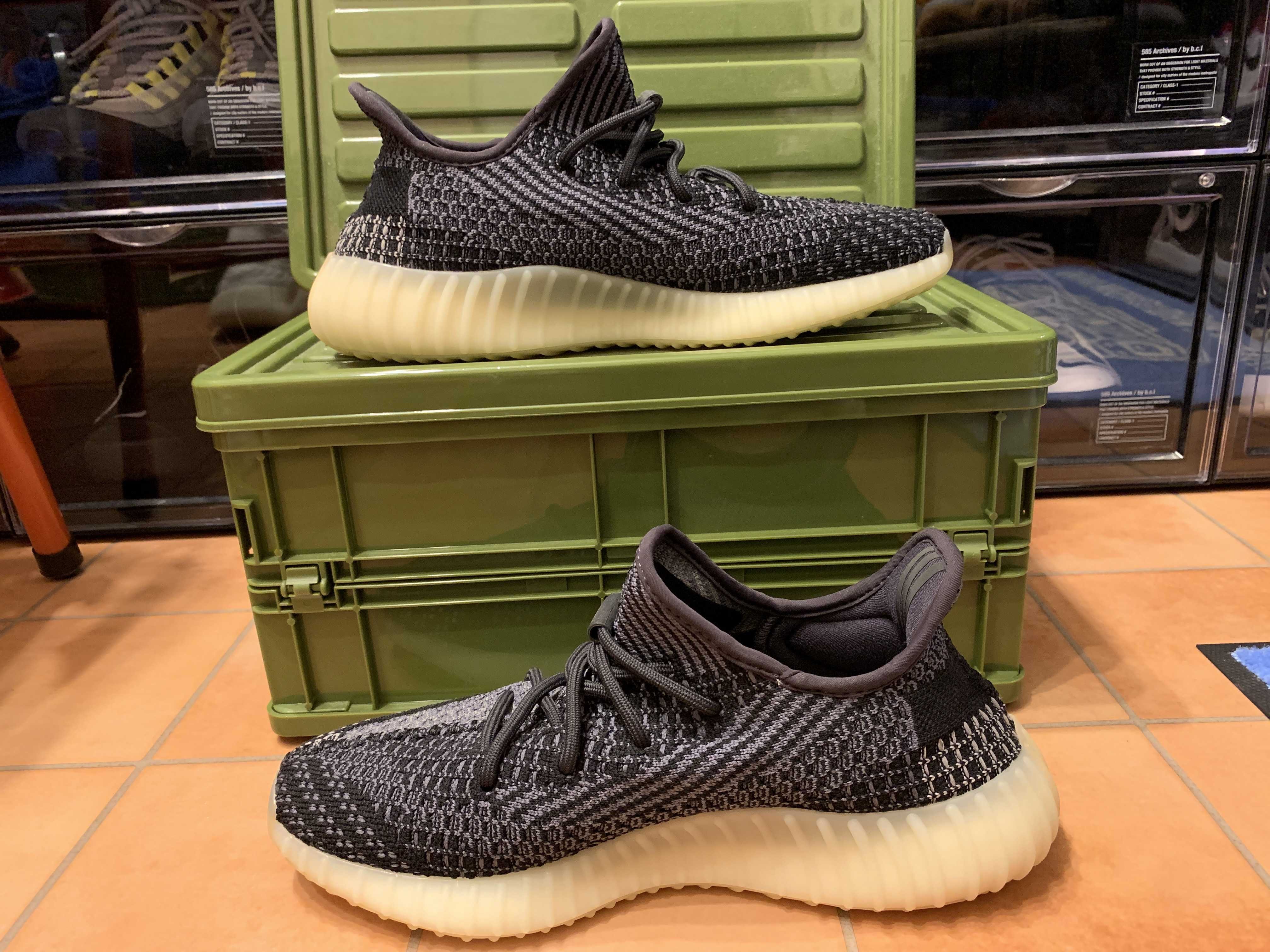 adidas YEEZY Boost 350V2 "Carbon"