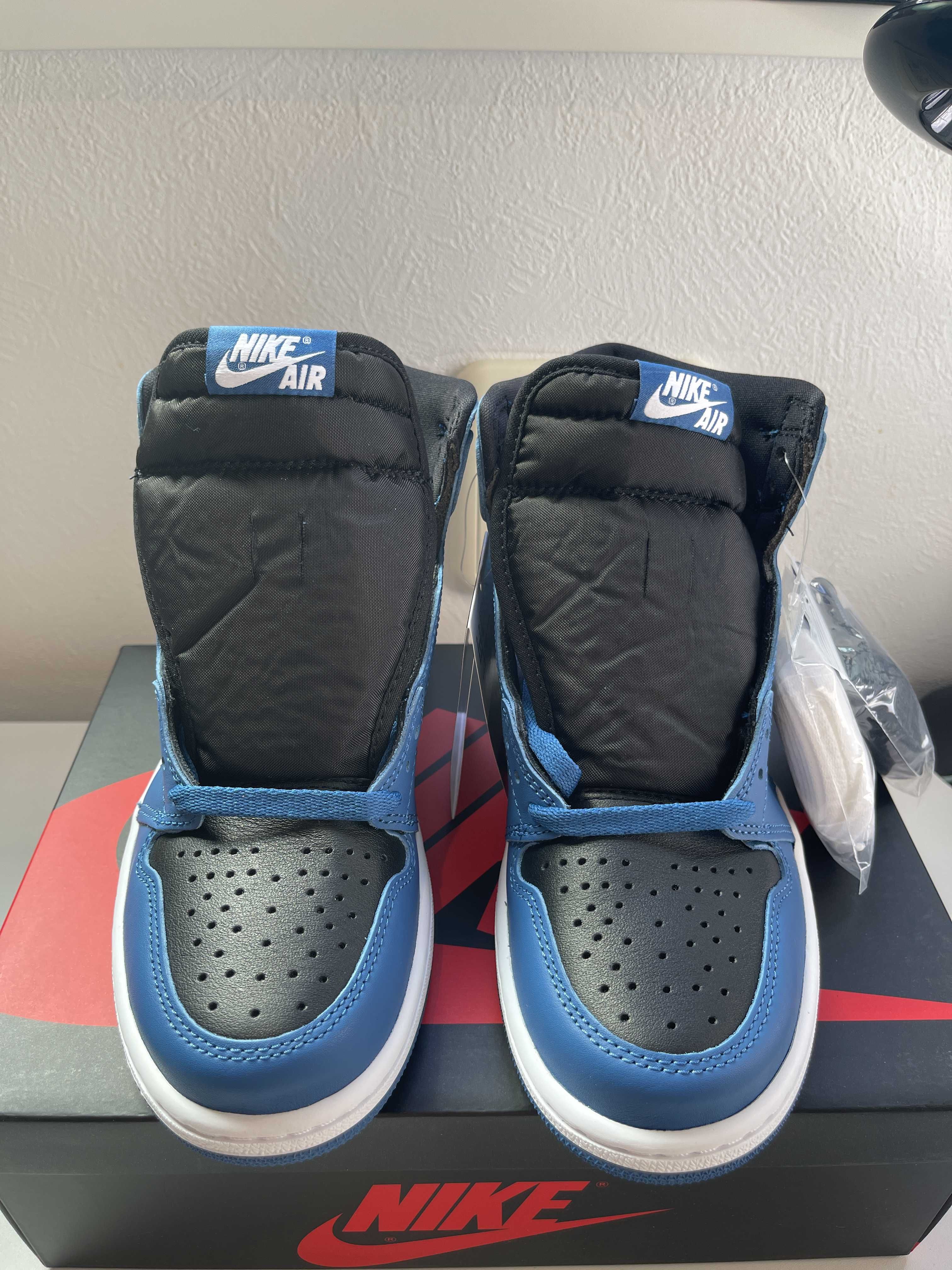 Nike Air Jordan 1 Retro High OG "Dark Marina Blue"