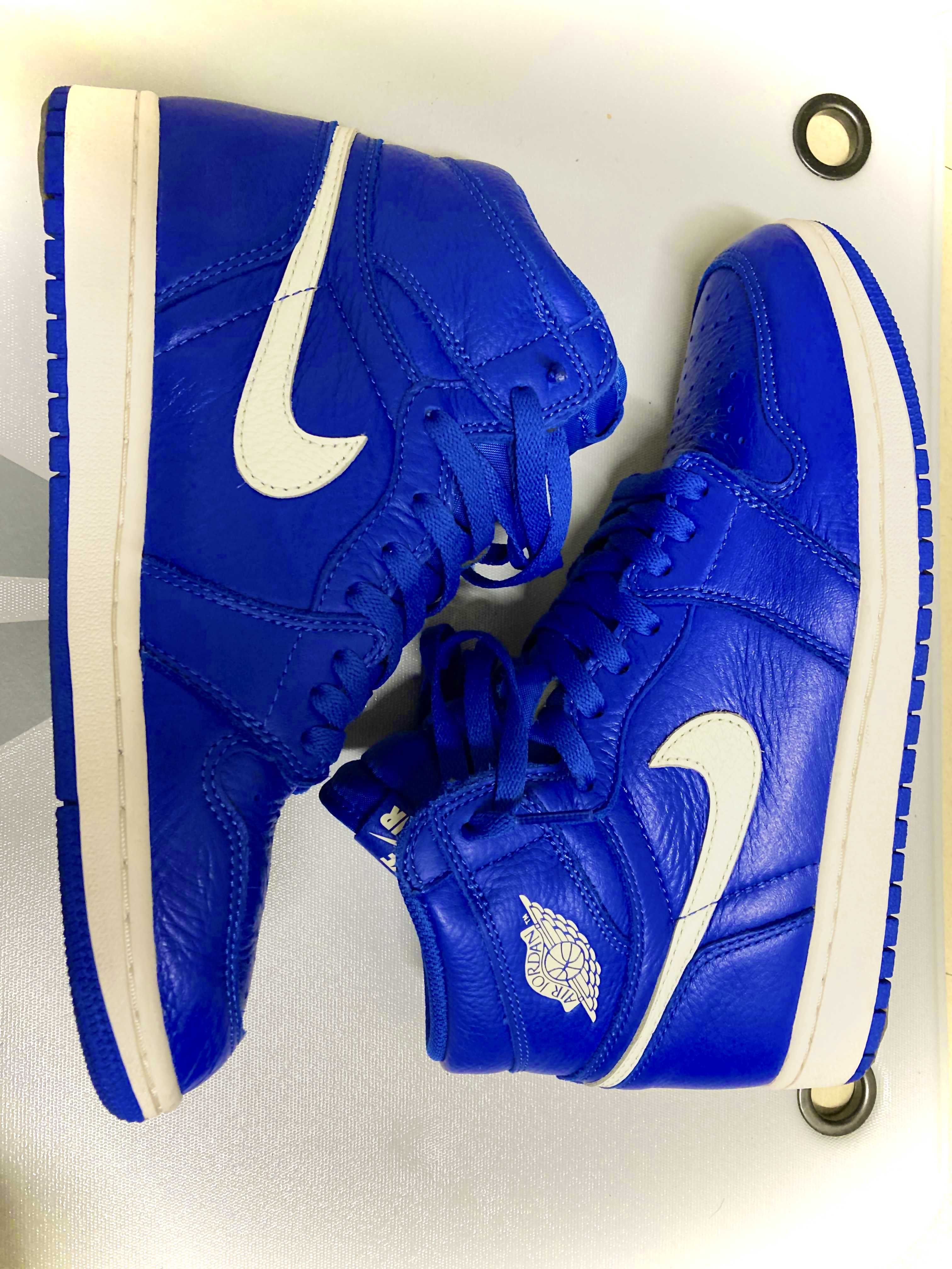 NIKE AIR JORDAN 1 RETRO HIGH "HYPER ROYAL"