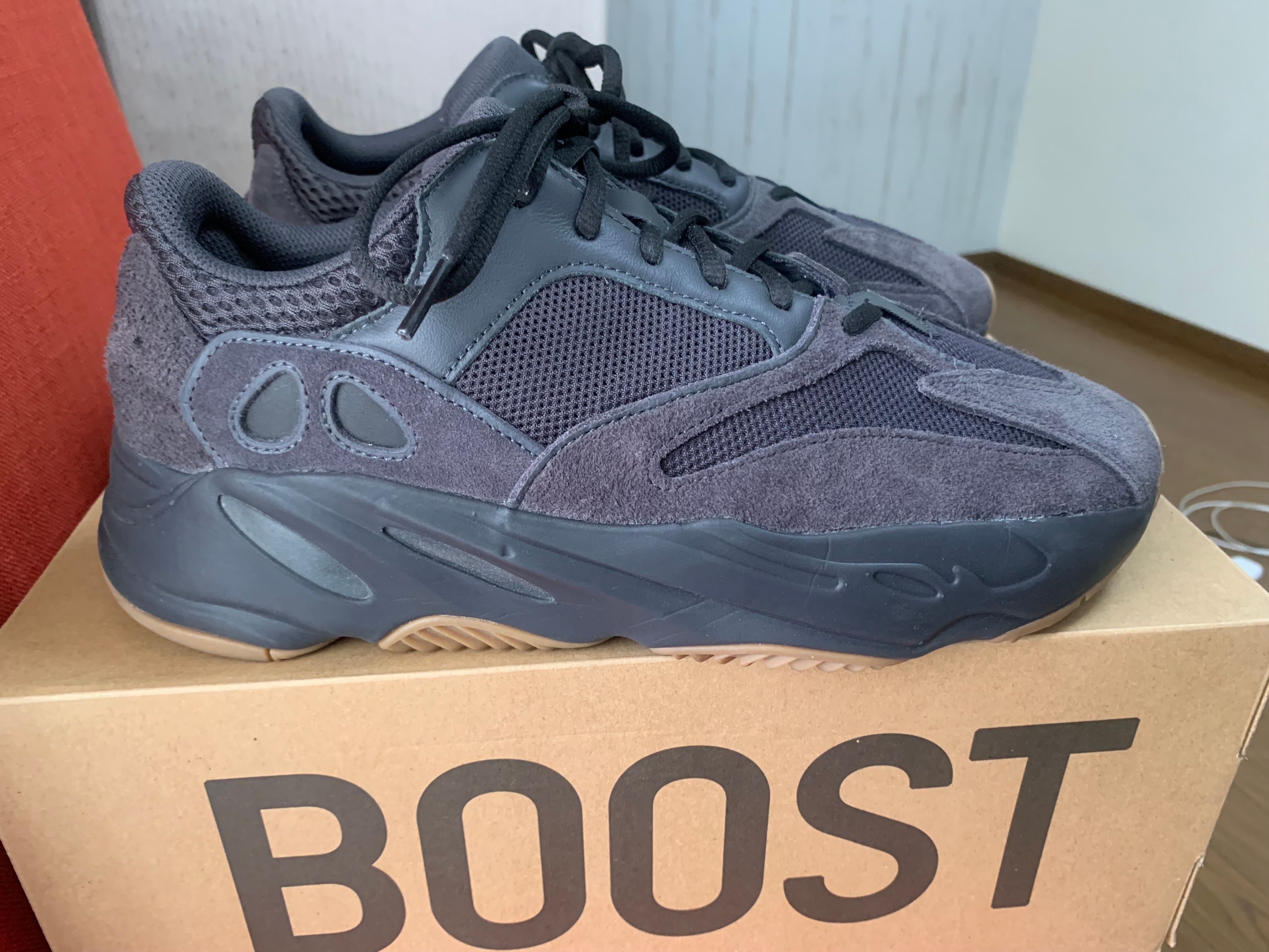 adidas YEEZY Boost 700 "Utility Black"