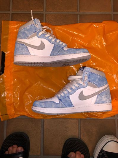 Nike Air Jordan 1 High OG "Hyper Royal"