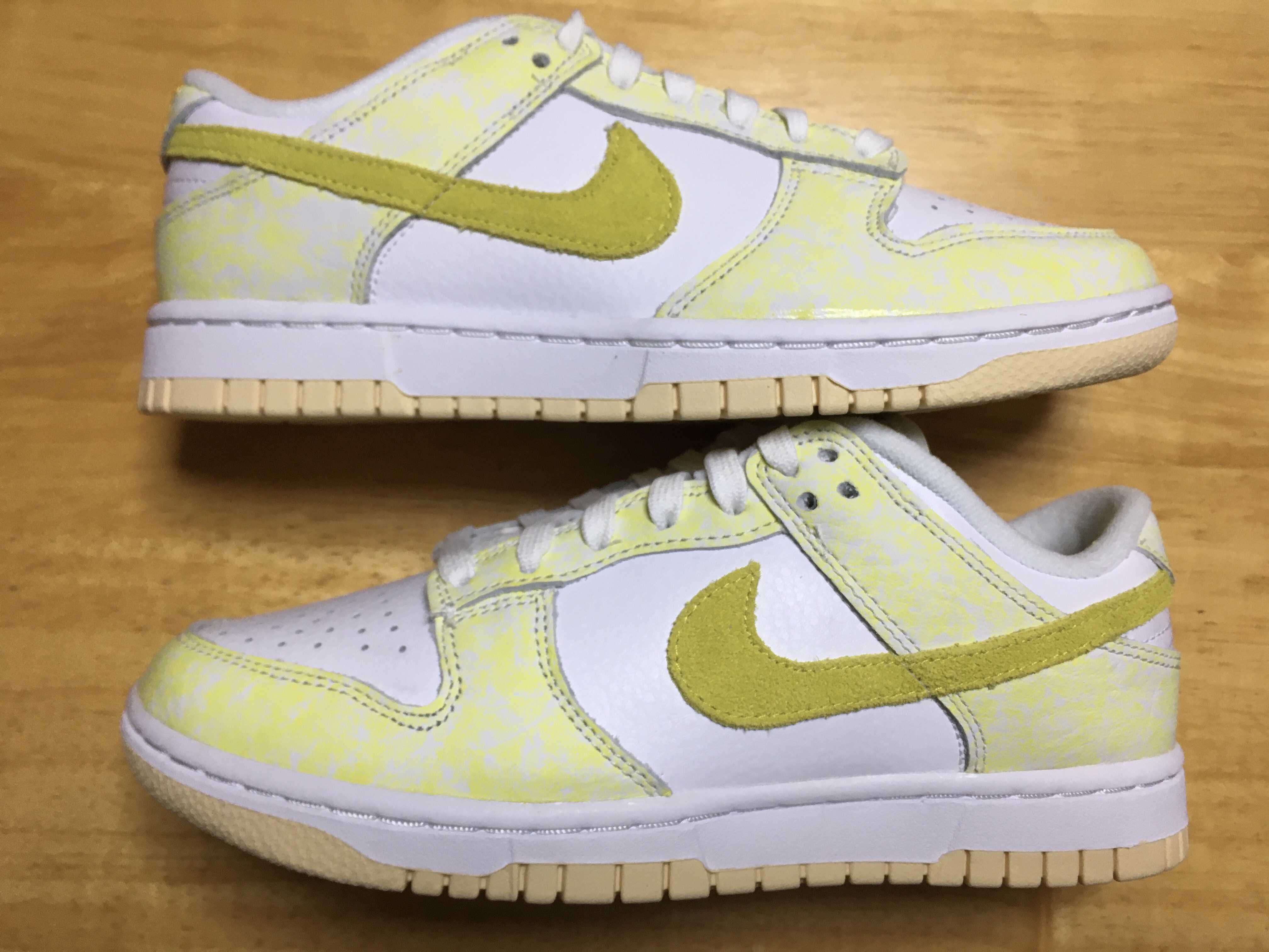 NIKE Women's DUNK LOW "YELLOW STRIKE"