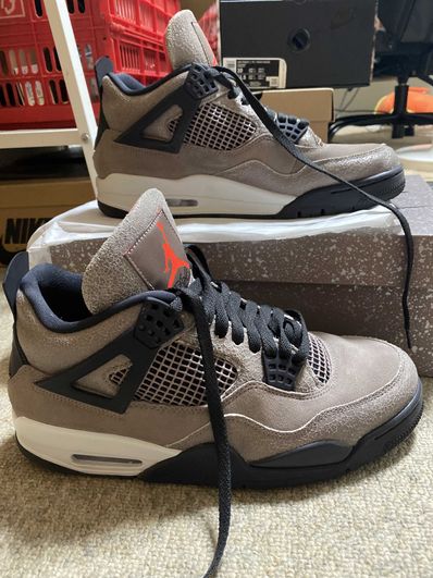 Nike Air Jordan 4 "Taupe Haze"