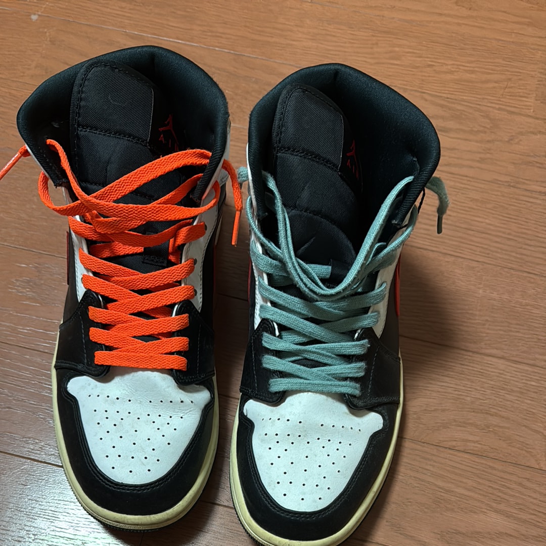 NIKE AIR JORDAN 1 MID "BLACK/CHILE RED/WHITE"