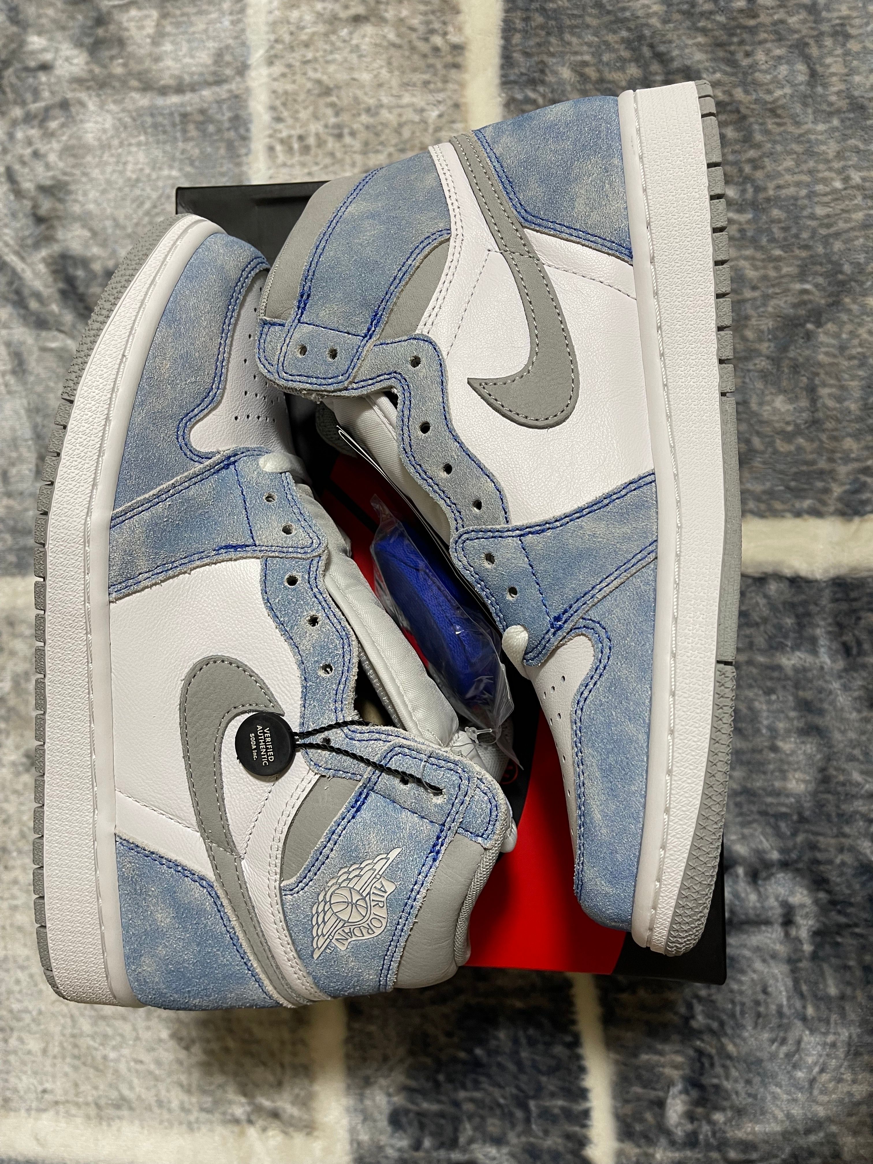 Nike Air Jordan 1 High OG "Hyper Royal"
