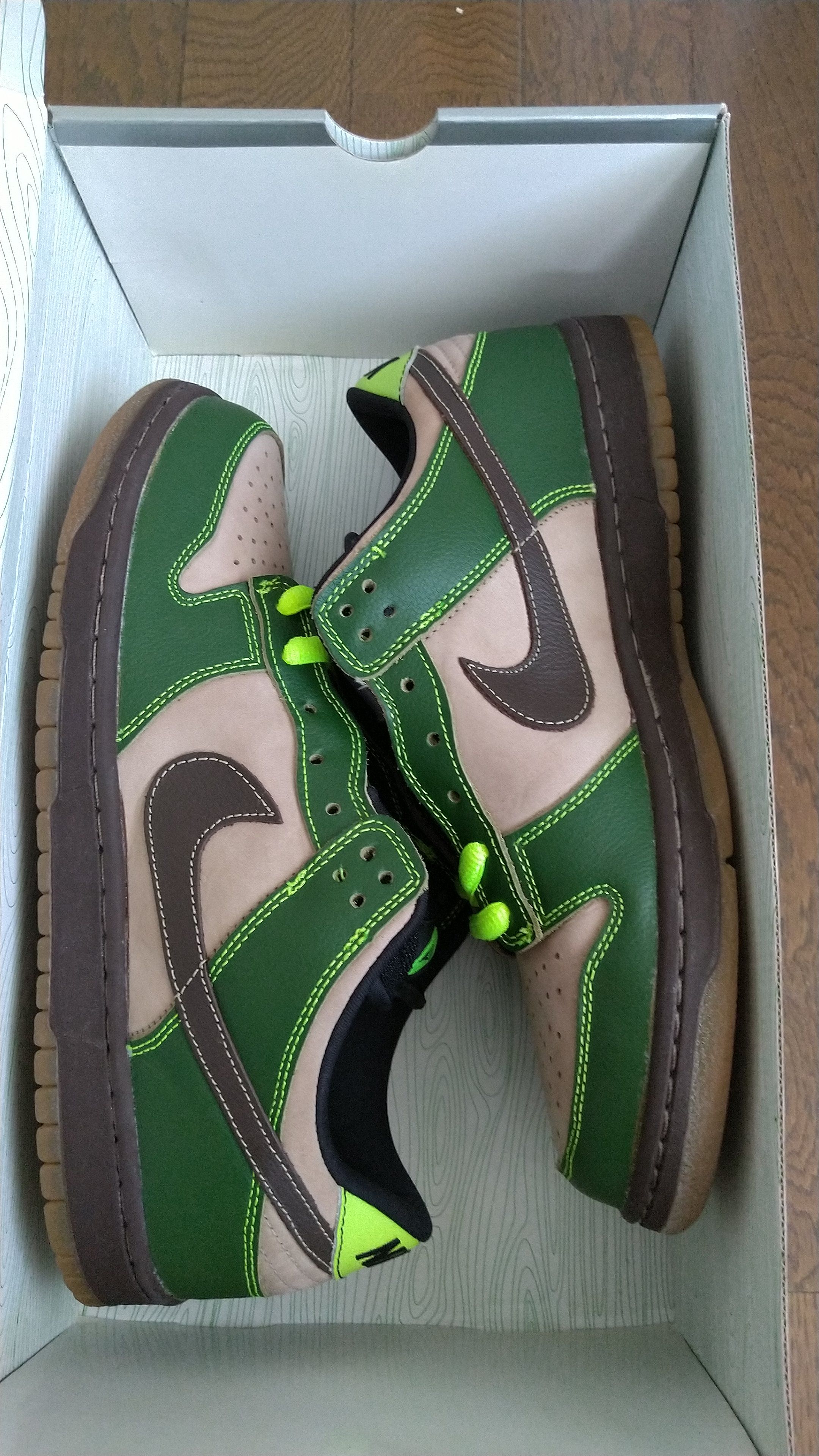 Nike SB Dunk Low "Jedi"