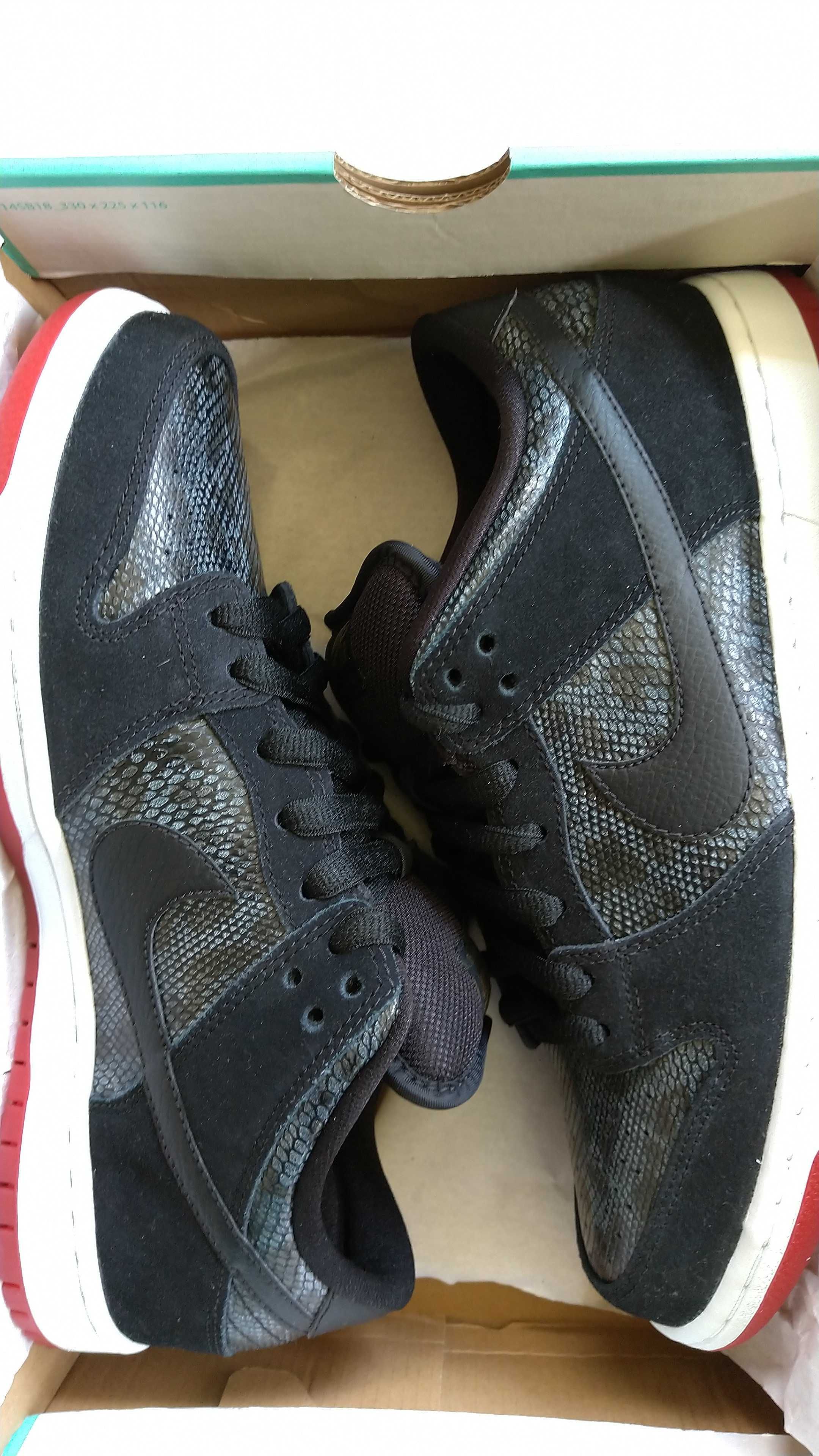 Nike SB Dunk Low "Snake Eyes"