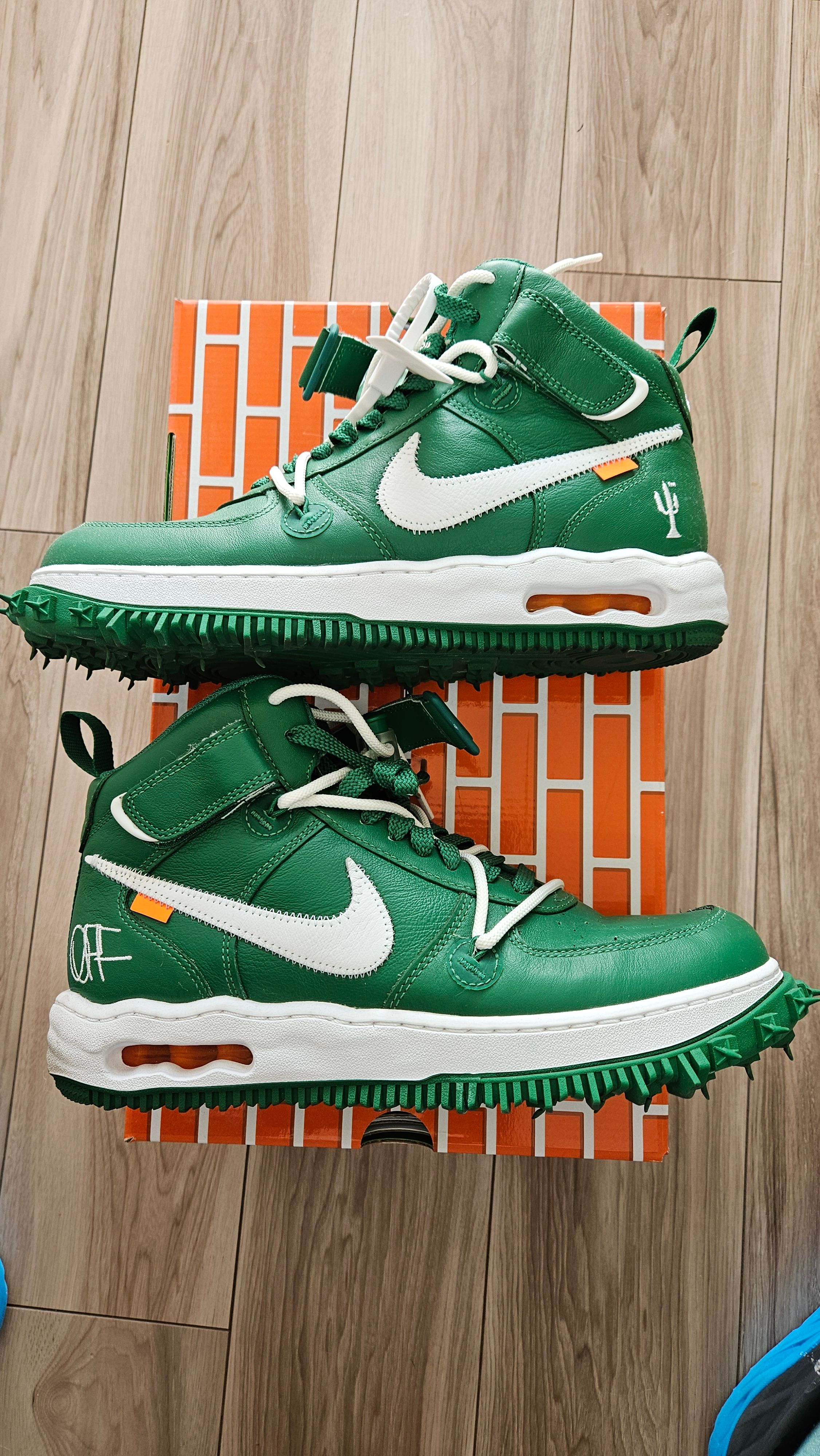 Off-White × Nike Air Force 1 Mid SP LTHR "Pine Green"