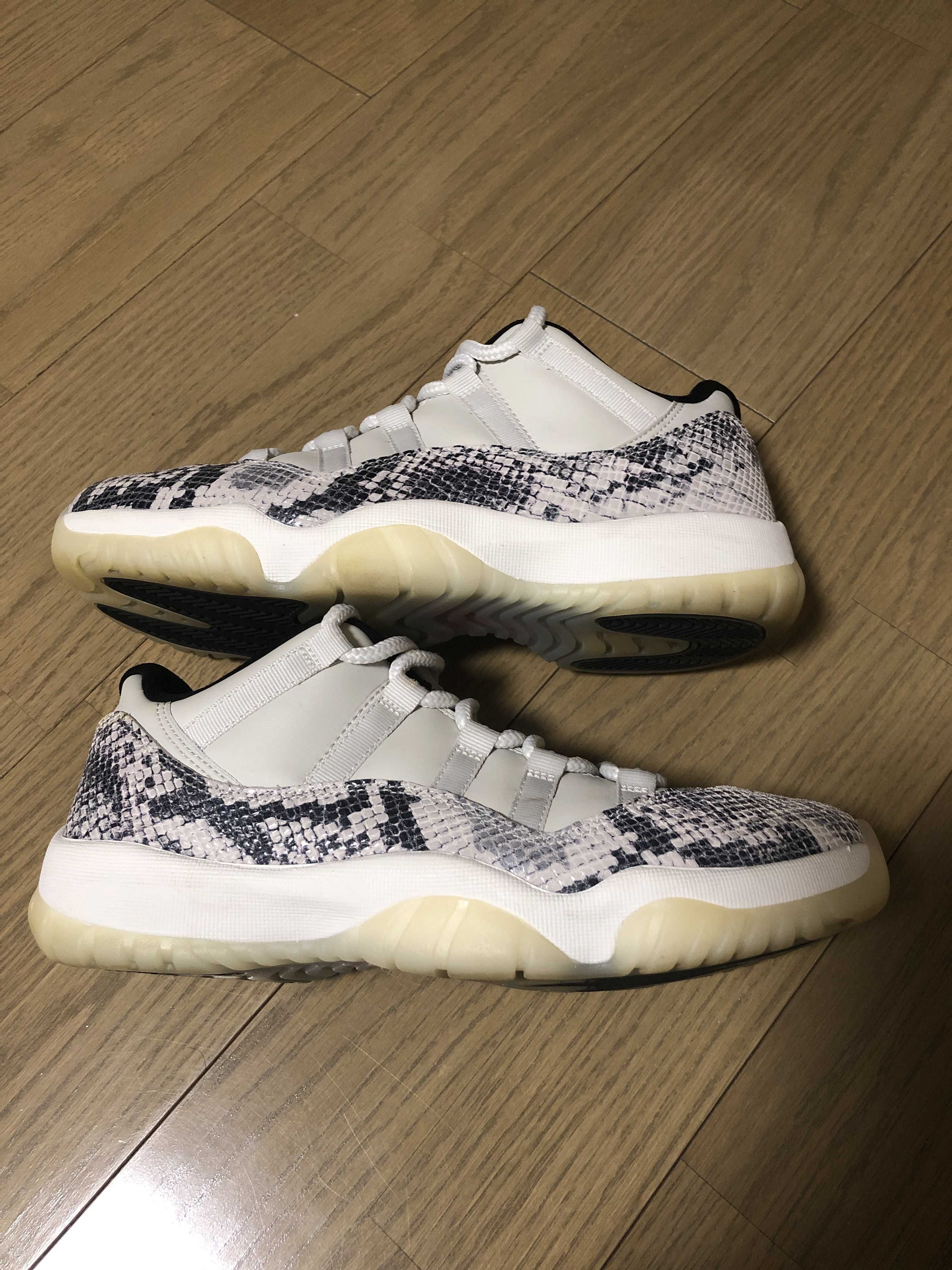 Nike Air Jordan 11 Low Snakeskin "Light Bone/University Red/Sail/Black"