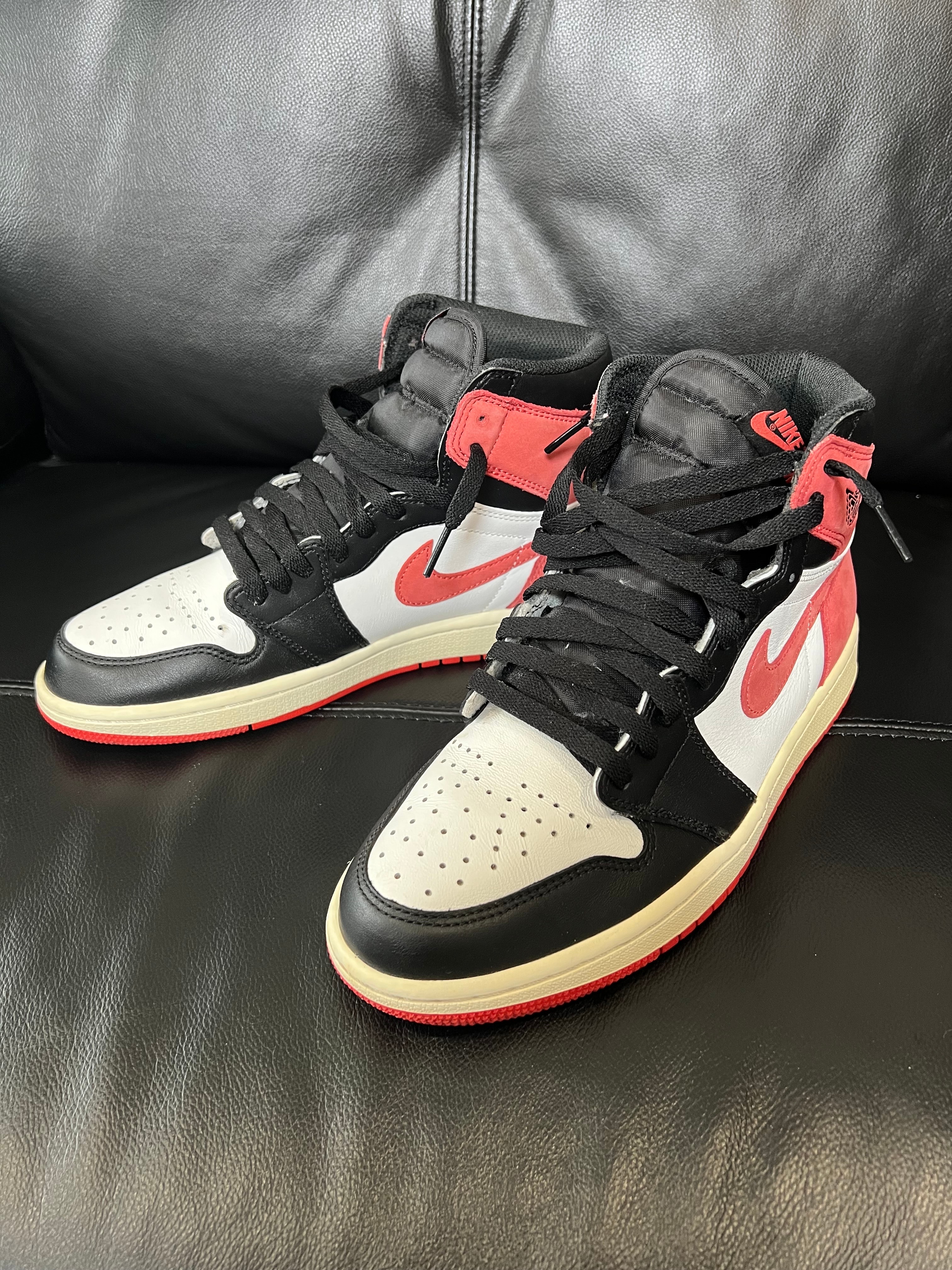 Nike Air Jordan 1 Retro High "Track Red"