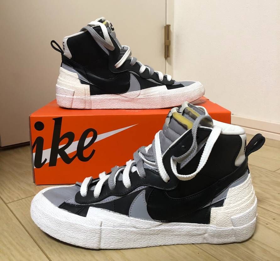 sacai × NIKE BLAZER MID "BLACK/WOLF GREY/WHITE"