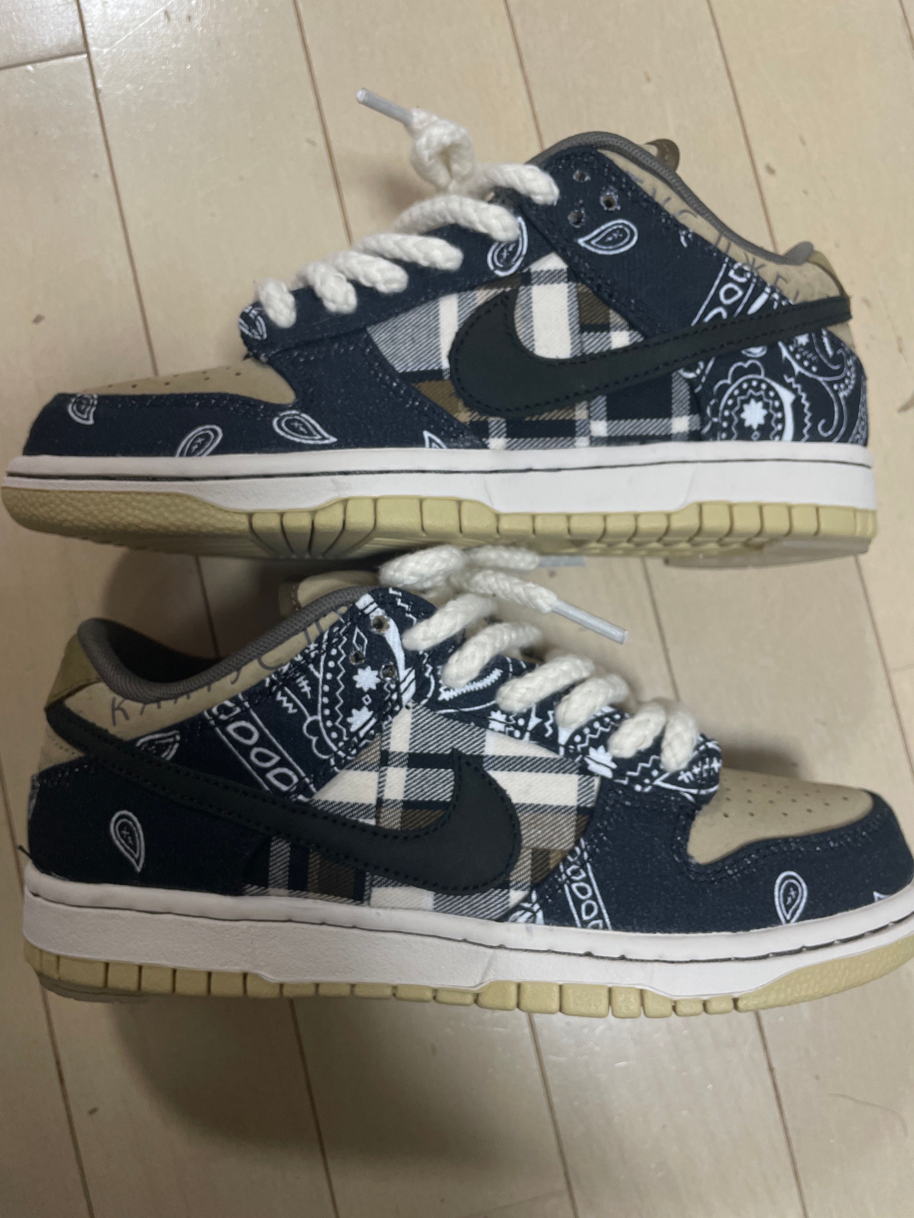 Travis Scott × Nike SB Dunk Low "Black/Parachute Beige"