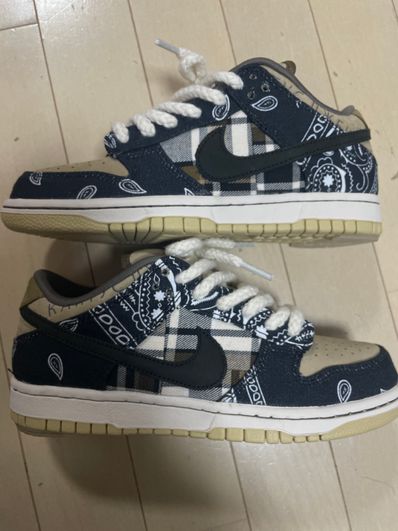 Travis Scott × Nike SB Dunk Low "Black/Parachute Beige"