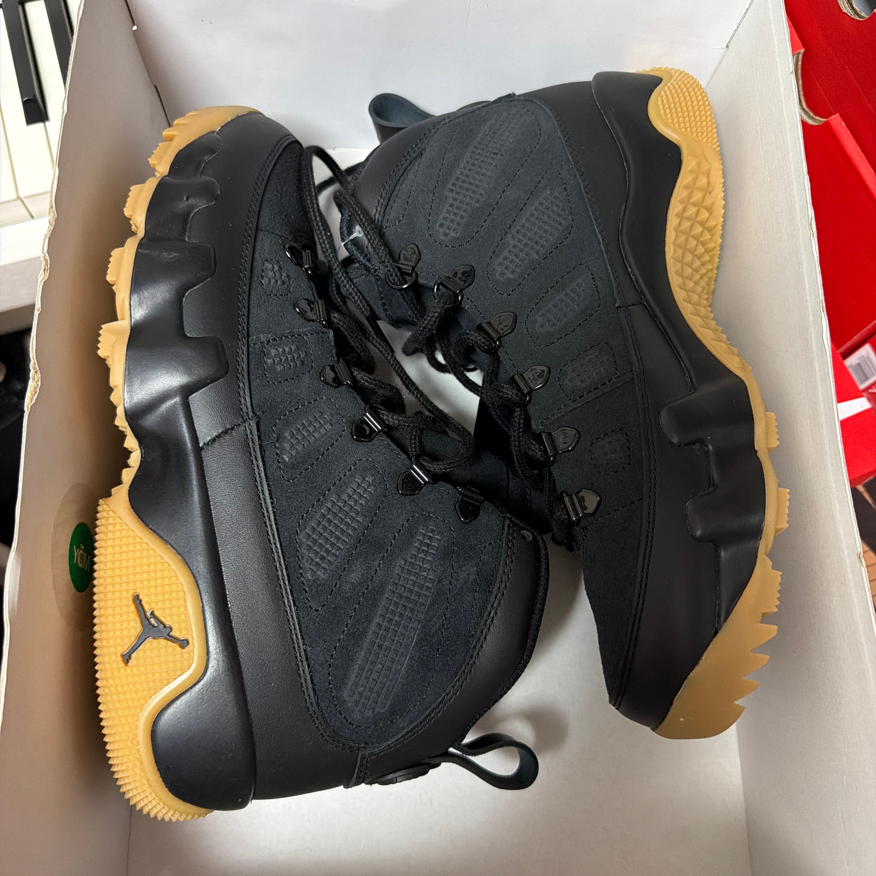 Nike Air Jordan 9 Retro Boot "Black/Gum Light Brown" (2025)