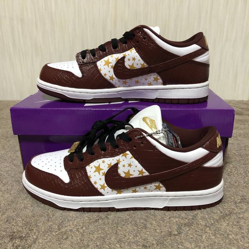 Supreme × Nike SB Dunk Low OG QS Gold Stars "White/Barkroot Brown"