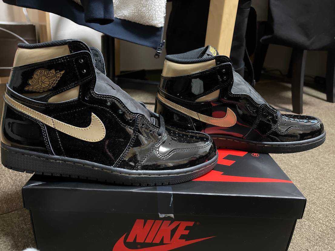 Nike Air Jordan 1 High OG "Black-Metalic Gold"
