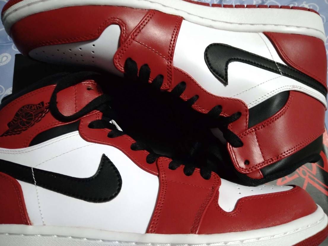 Nike Air Jordan 1 Retro High "Chicago" (2013)