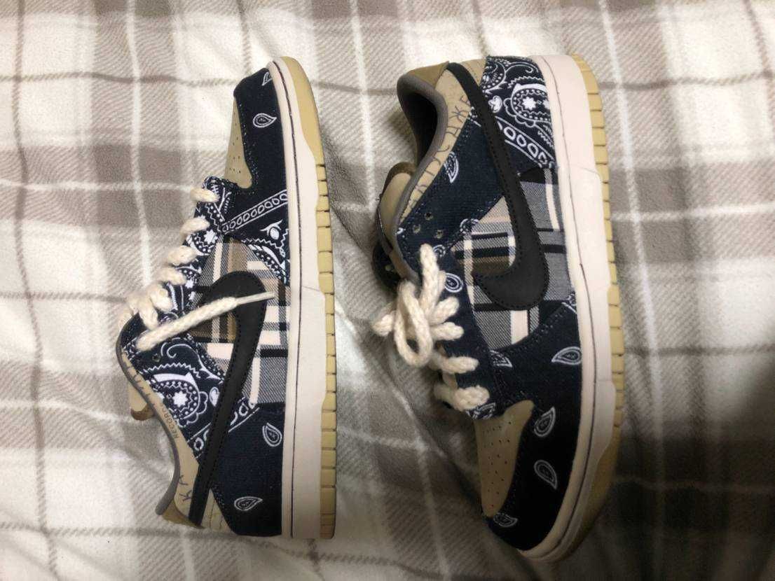 Travis Scott × Nike SB Dunk Low "Black/Parachute Beige"