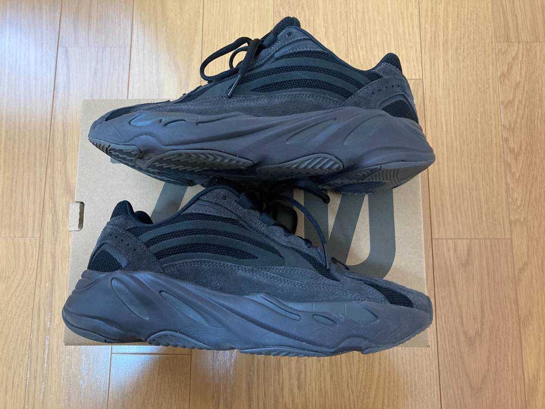 adidas YEEZY BOOST 700 V2 "Vanta"