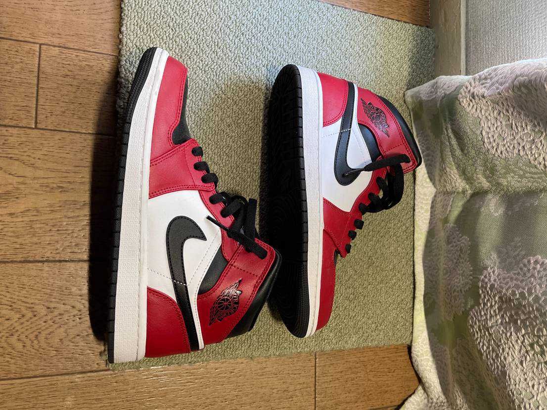 Nike Air Jordan 1 Mid "Chicago Black Toe"