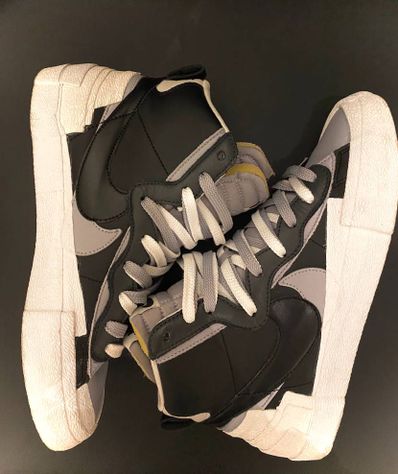 sacai × NIKE BLAZER MID "BLACK/WOLF GREY/WHITE"