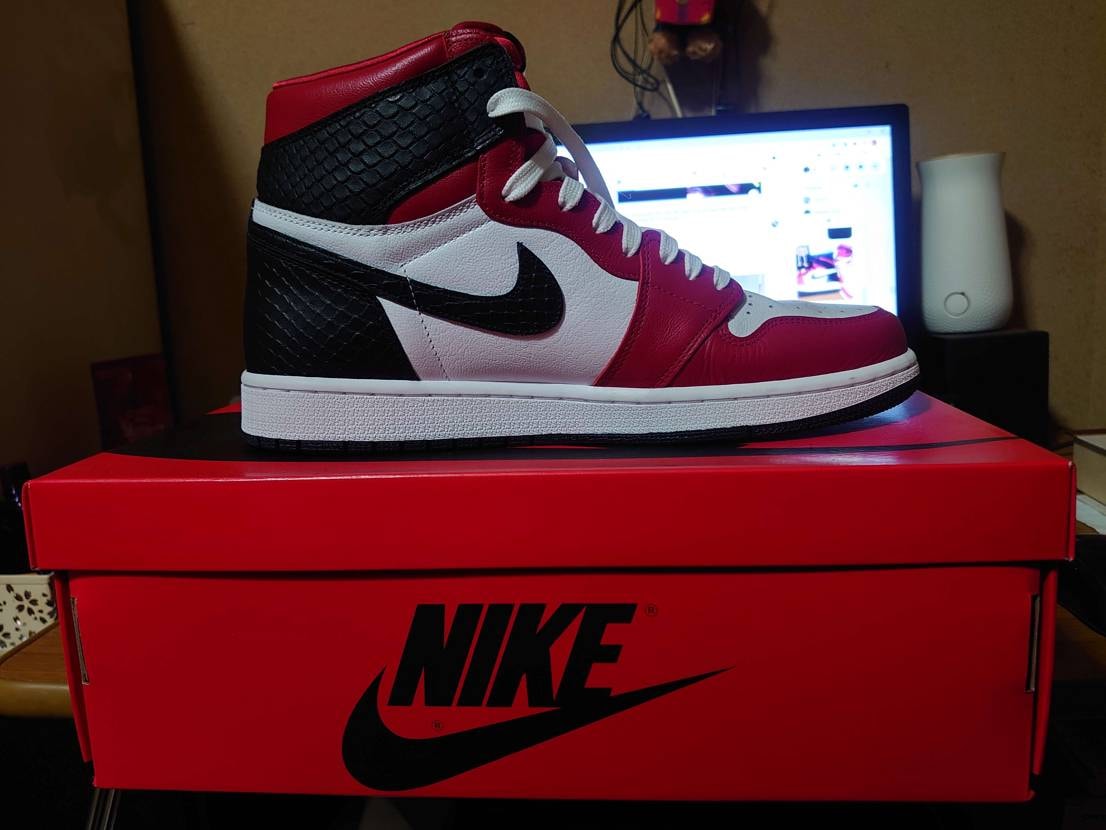 Nike Women's Air Jordan 1 High OG "Satin Red"