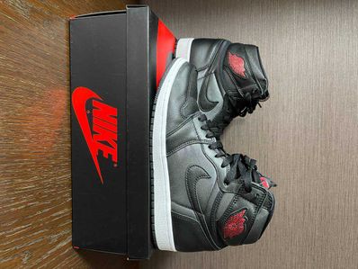 Nike Air Jordan 1 Retro High OG "Black/Metallic Silver/Gym Red"