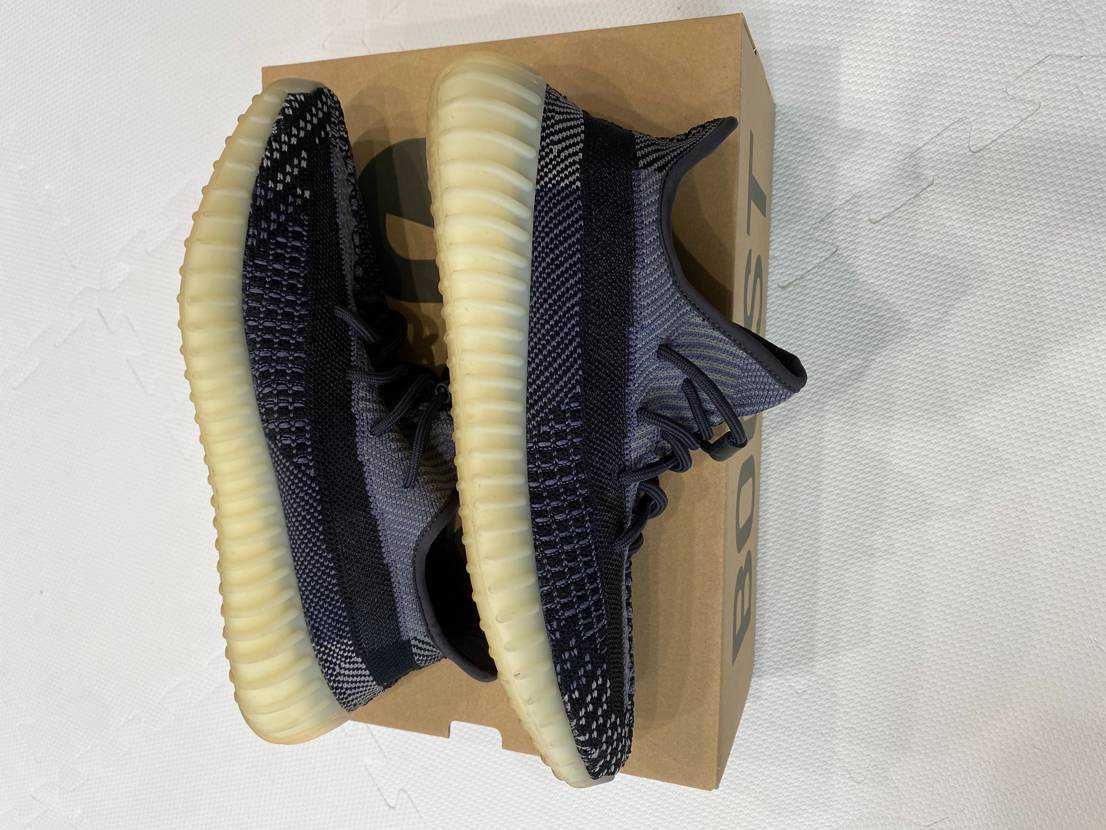 adidas YEEZY Boost 350V2 "Carbon"