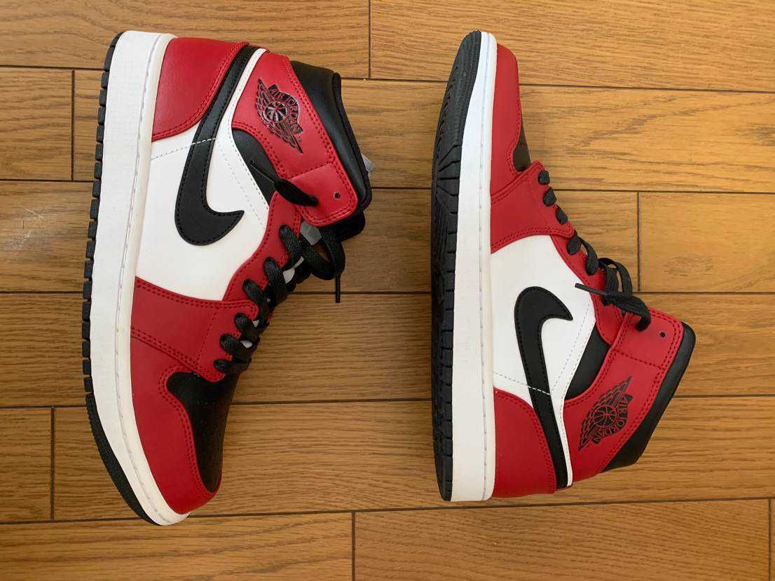 Nike Air Jordan 1 Mid "Chicago Black Toe"