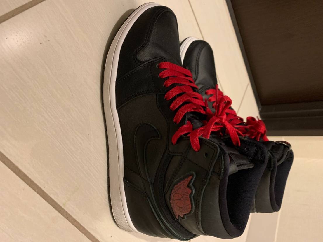 Nike Air Jordan 1 Retro High OG "Black/Metallic Silver/Gym Red"