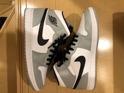 Nike Air Jordan 1 Mid "Light Smoke Grey/White/Black"