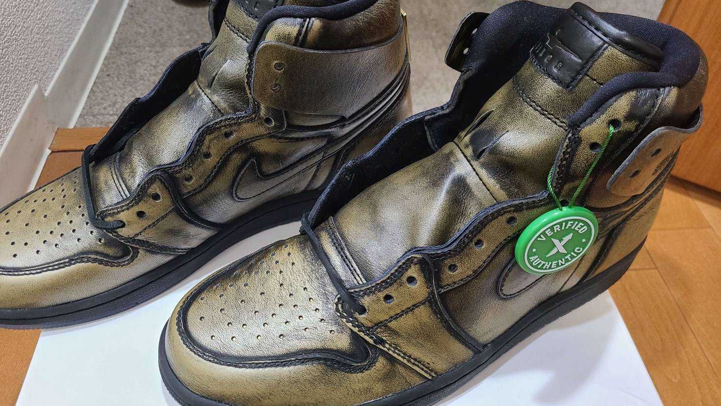 NIKE AIR JORDAN 1 RETRO HIGH OG WINGS "BLACK/BLACK-METALLIC GOLD"