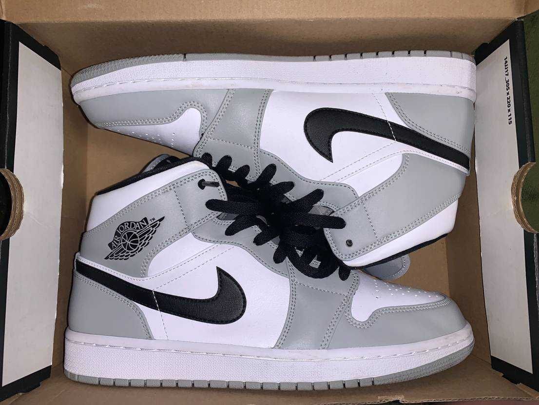 Nike Air Jordan 1 Mid "Light Smoke Grey/White/Black"