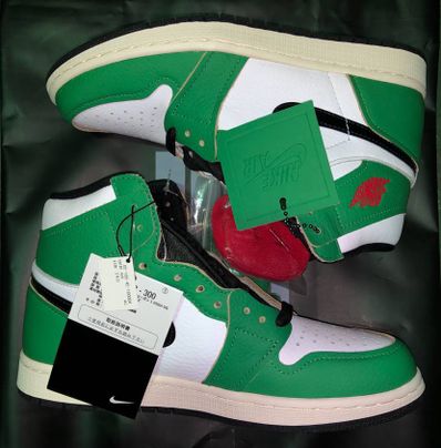 Nike Women's Air Jordan 1 High OG "Lucky Green/White-Sail-Black"