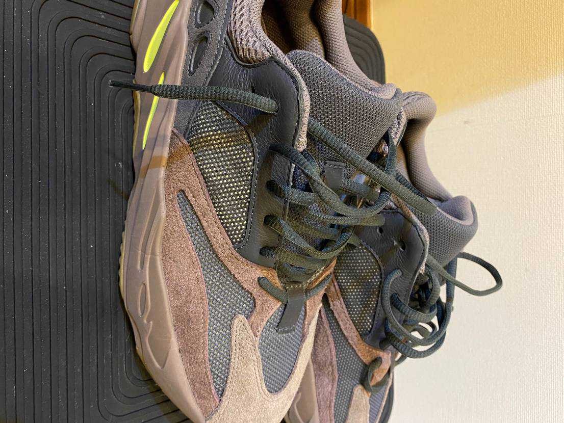 YEEZY BOOST 700 WAVE RUNNER DARK GREY