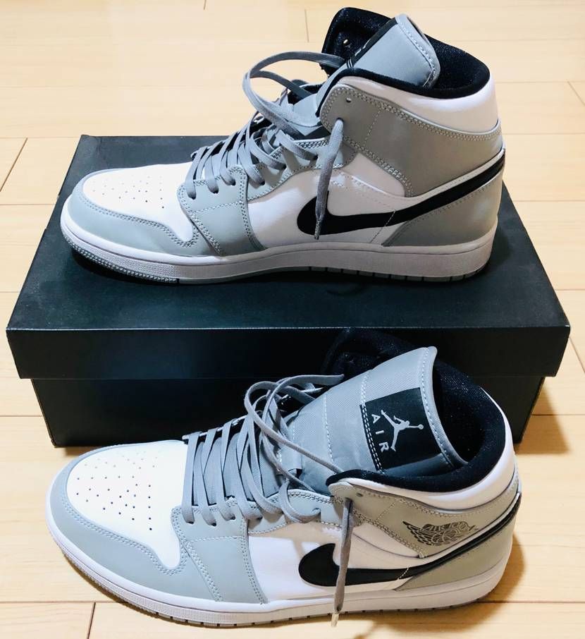 Nike Air Jordan 1 Mid "Light Smoke Grey/White/Black"