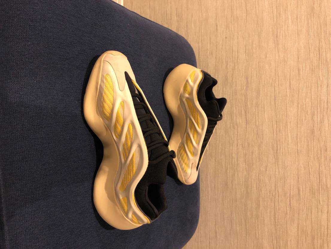 adidas YEEZY 700 V3 "Safflower"