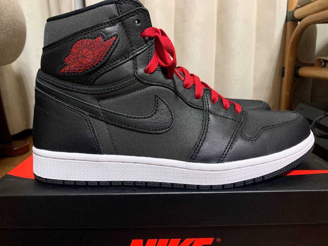 Nike Air Jordan 1 Retro High OG "Black/Metallic Silver/Gym Red"  
