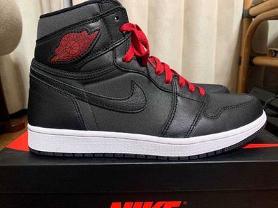 Nike Air Jordan 1 Retro High OG "Black/Metallic Silver/Gym Red"