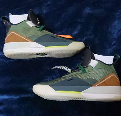 Travis Scott × Nike Air Jordan 33 NRG "Cactus Jack"