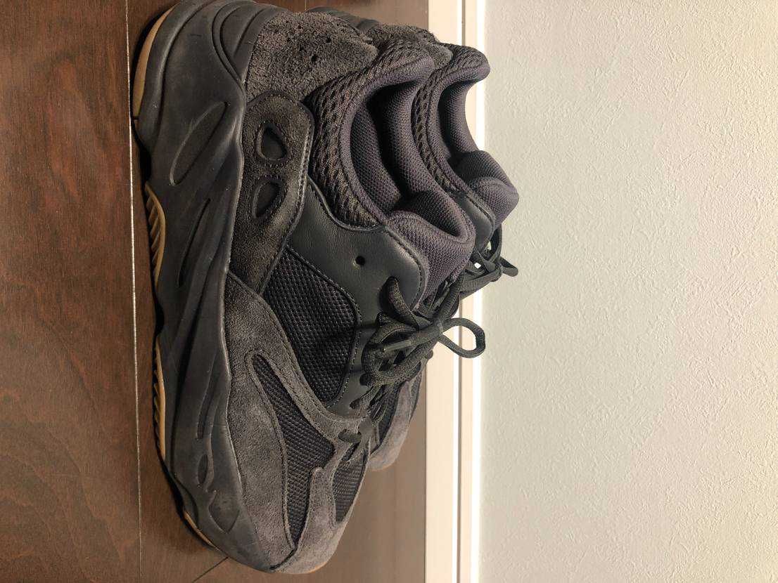 adidas YEEZY Boost 700 "Utility Black"