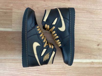 Nike Air Jordan 1 High OG "Black-Metalic Gold"