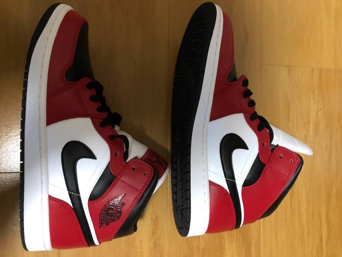 Nike Air Jordan 1 Mid "Chicago Black Toe"