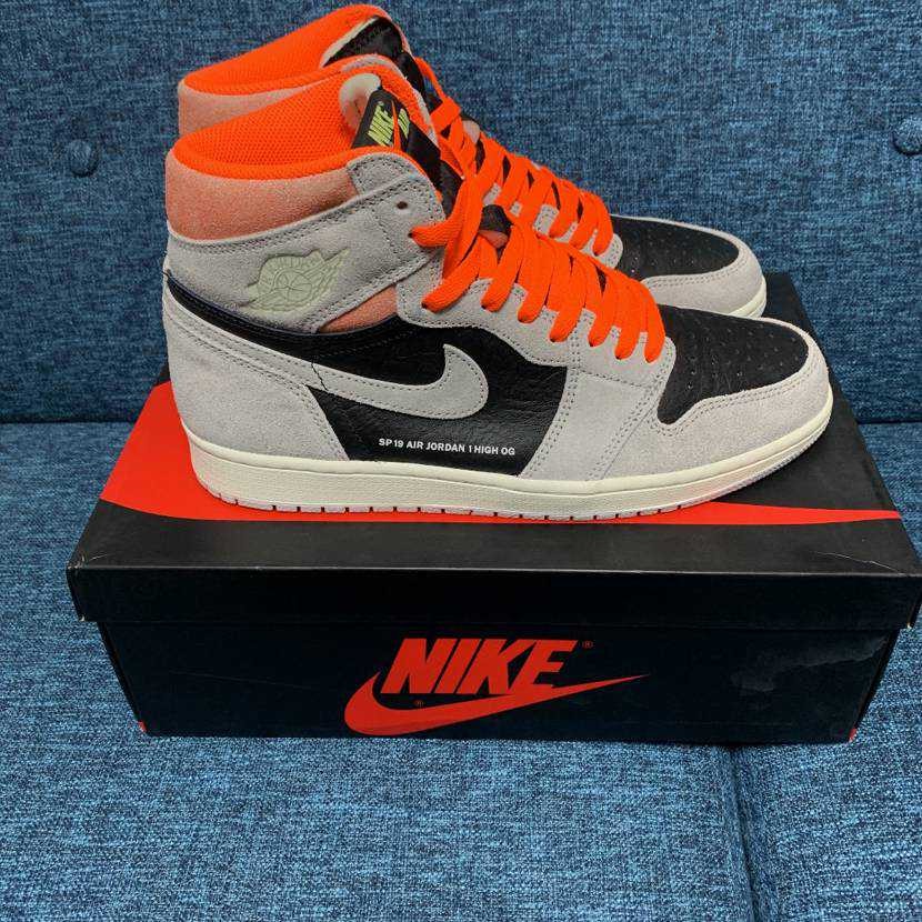 Nike Air Jordan 1 RETRO High OG "Hyper Crimson"