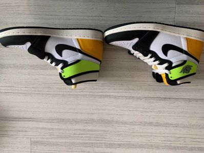 Nike Air Jordan 1 High OG "Volt Gold"