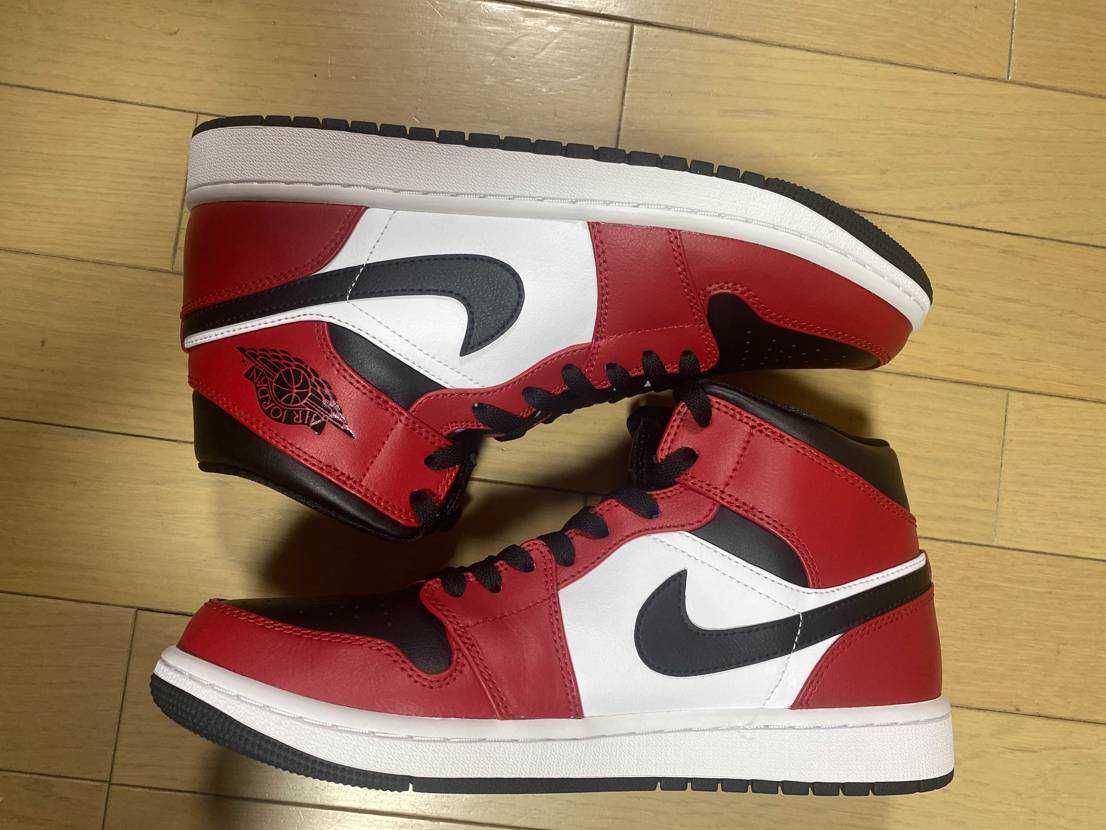 Nike Air Jordan 1 Mid "Chicago Black Toe"