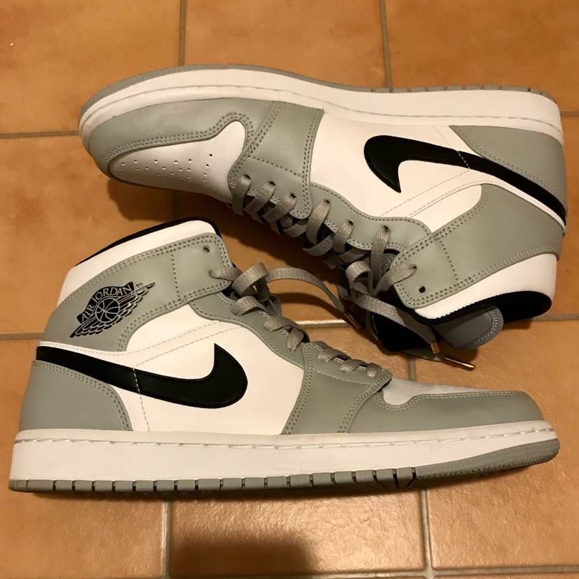 Nike Air Jordan 1 Mid "Light Smoke Grey/White/Black"